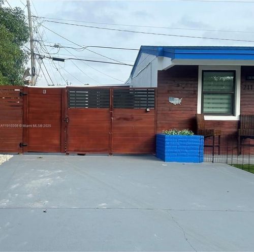 b-2115 Nw 185th St, Miami Gardens, FL, 33056-2709 | Card Image