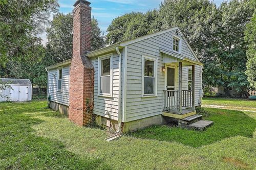 9 Courtland Dr, Narragansett, RI, 02882-1201 | Card Image