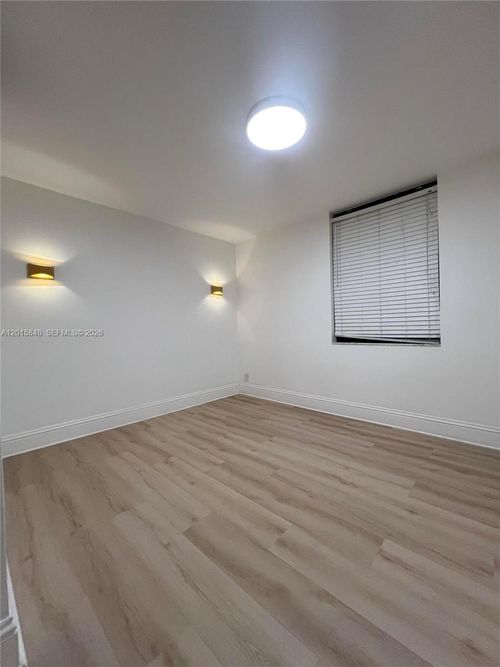 106-3-20300 W Country Club Dr, Aventura, FL, 33180-1643 | Card Image