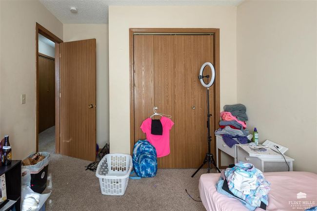2556 Candlecrest Cir, Condo with 5 bedrooms, 3 bathrooms and null parking in Manhattan KS | Image 17