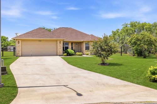 16807 Delana Ave, Elmendorf, TX, 78112-4805 | Card Image