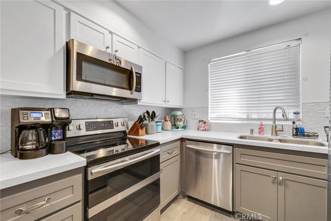 25429 Pine Creek Ln, Condo with 2 bedrooms, 1 bathrooms and 2 parking in Wilmington CA | Image 11