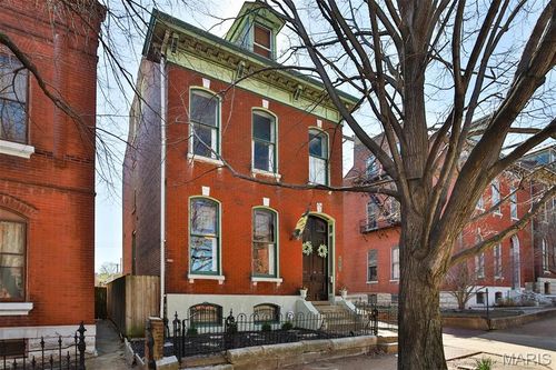 910 Lami St, Saint Louis, MO, 63104-4215 | Card Image