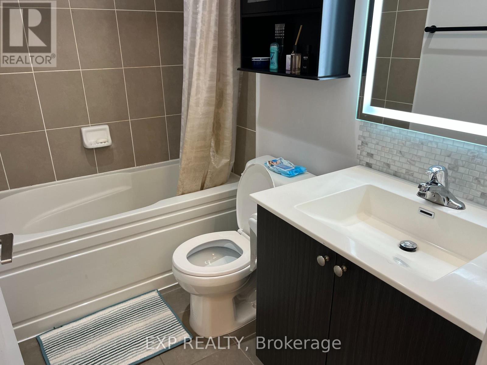 Residential in Toronto (Mimico) 4