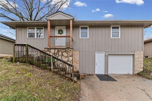 5508 Nw Meadowvale Dr, Kansas City, MO, 64151-3448 | Card Image