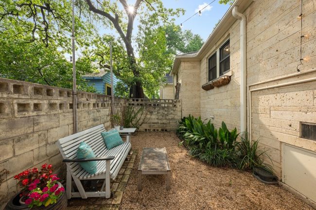 Outside space for the apartment. | Image 33