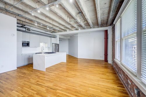 6d-201 Main St, Houston, TX, 77002-1749 | Card Image