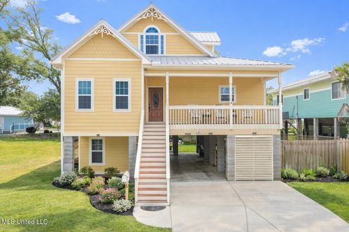 130 Acacia Ave, Biloxi, MS, 39530-3305 | Card Image