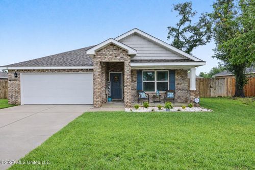 111 Rosie Dr, Long Beach, MS, 39560-2315 | Card Image