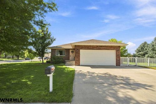 402 W 40th St, Scottsbluff, NE, 69361-4635 | Card Image