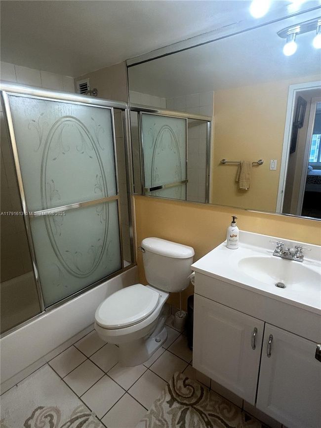 APT-434 - 5401 Collins Ave, Condo with 2 bedrooms, 2 bathrooms and null parking in Miami Beach FL | Image 13