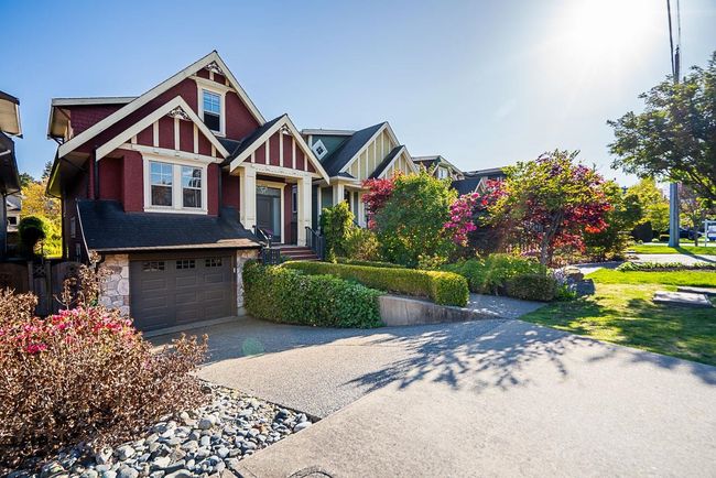 15454 Goggs Avenue, House other with 4 bedrooms, 3 bathrooms and 2 parking in White Rock BC | Image 2