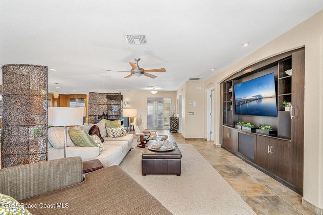 Very comfortable living area | Image 24