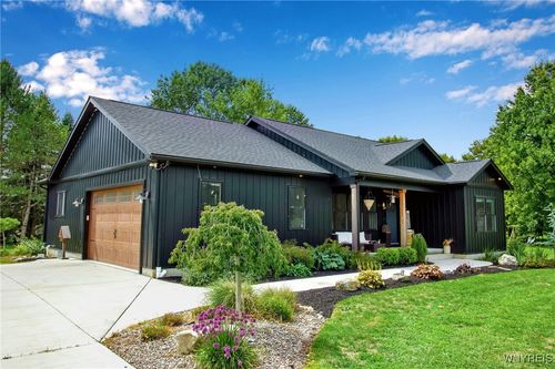 9268 Foote Rd, Akron, NY, 14001-9632 | Card Image