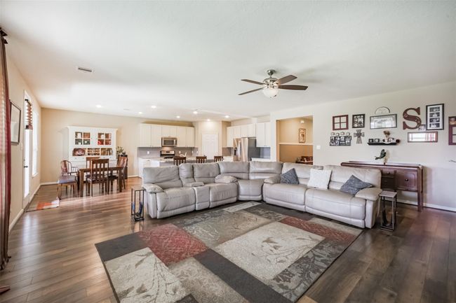3713 Belmore Ln, House other with 3 bedrooms, 2 bathrooms and 2 parking in Pearland TX | Image 6