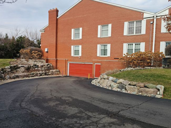 Garage Entrance | Image 40