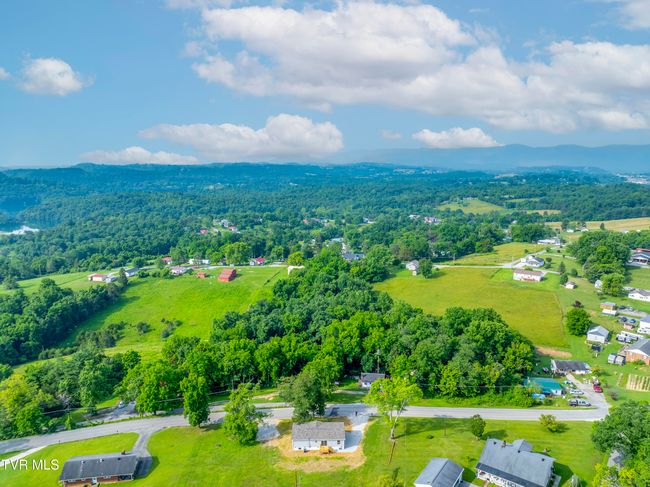 1826 Loop Rd, House other with 3 bedrooms, 2 bathrooms and null parking in La Follette TN | Image 31