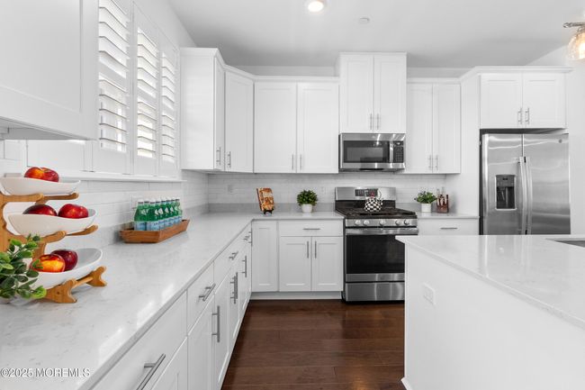100 Bataan Ave, Condo with 3 bedrooms, 4 bathrooms and null parking in Tinton Falls NJ | Image 6