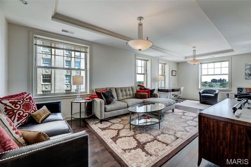 apt-1102-232 N Kingshighway Blvd, Saint Louis, MO, 63108-1294 | Card Image