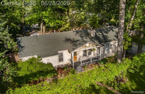 1665 Rosedale St, West Bloomfield, MI, 48324-1277 | Card Image