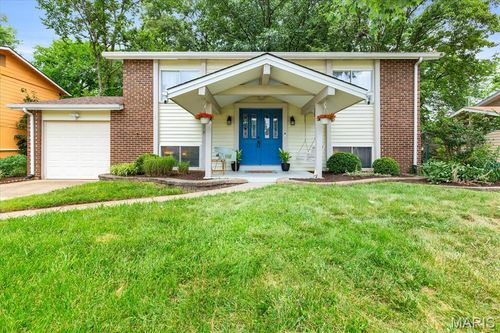 379 Messina Dr, Ballwin, MO, 63021-6411 | Card Image