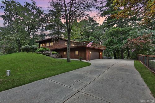 120 Yule Rd, Addison Twp, MI, 48367-4039 | Card Image