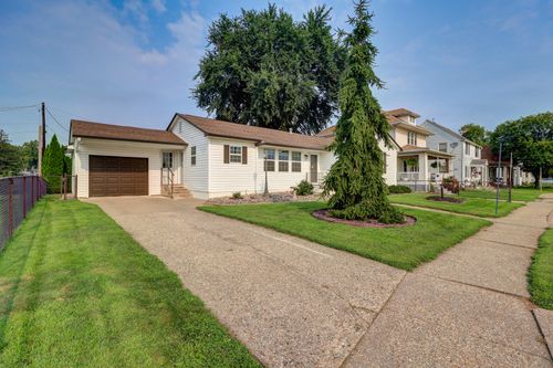 722 Argyle Ct, Clinton, IA, 52732-5555 | Card Image