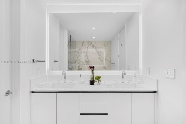 UNIT-13 - 100 S Pointe Dr, Condo with 3 bedrooms, 4 bathrooms and null parking in Miami Beach FL | Image 29