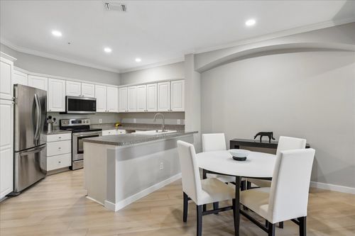 c121-2100 Welch St, Houston, TX, 77019-7611 | Card Image
