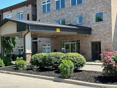 111 - 4644 Pettit Ave, Condo with 2 bedrooms, 1 bathrooms and 1 parking in Niagara Falls ON | Image 1