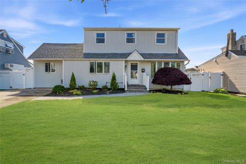316 Philadelphia Ave, Massapequa Park, NY, 11762-1817 | Card Image
