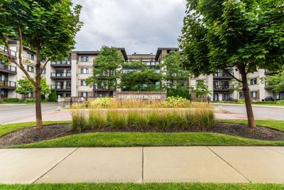 313 - 128 Garden Dr, Condo with 2 bedrooms, 2 bathrooms and 2 parking in Oakville ON | Image 2