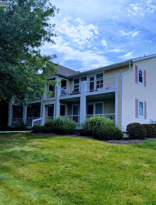 b-311 N Lake Pine Dr, Marblehead, OH, 43440-1220 | Card Image