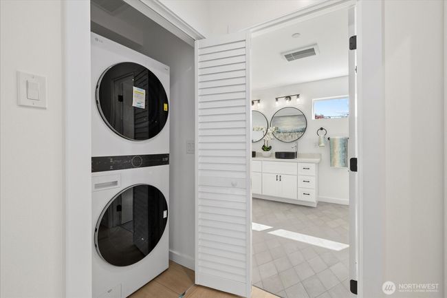 B - 6032 42 Nd Ave Sw, Townhouse with 3 bedrooms, 3 bathrooms and null parking in Seattle WA | Image 9