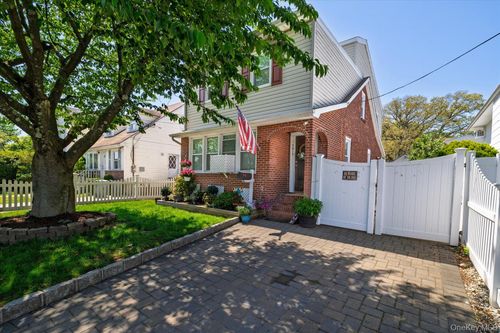 2015 Freeman Ave, East Meadow, NY, 11554-3128 | Card Image