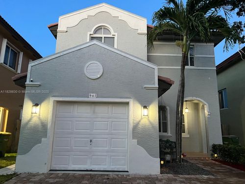 941 Ne 41st Ter, HOMESTEAD, FL, 33033-5870 | Card Image