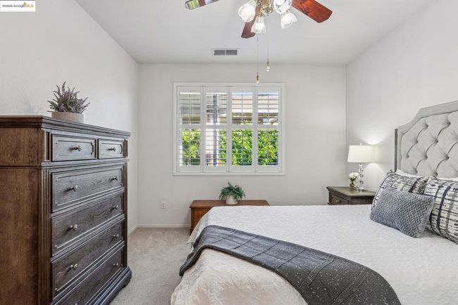 664 Prince Albert Way, Home with 2 bedrooms, 2 bathrooms and 1 parking in Brentwood CA | Image 26