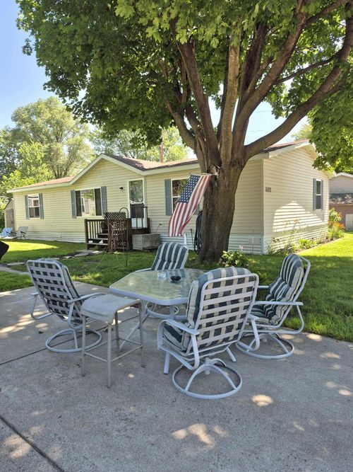 4002 Flamingo Dr Ne, Ham Lake, MN, 55304-4975 | Card Image