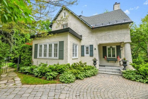202 Cloverdale Rd, Rockcliffe, ON, K1M0X2 | Card Image
