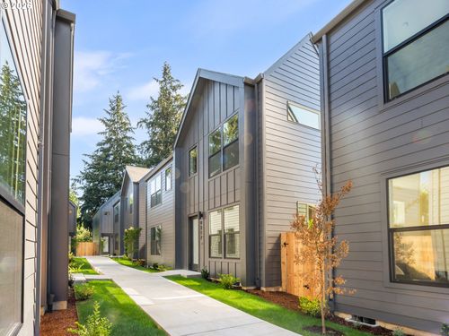 9217 N Seneca St, Portland, OR, 97203-2236 | Card Image