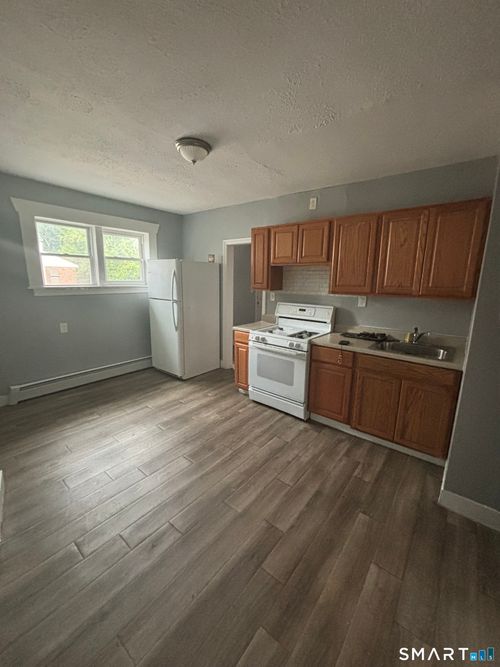 2370 Main St, Hartford, CT, 06120-1901 | Card Image