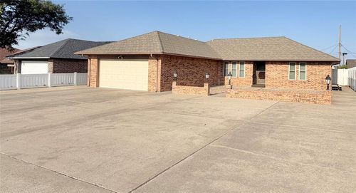 1915 Chisholm Dr, Guymon, OK, 73942-3038 | Card Image