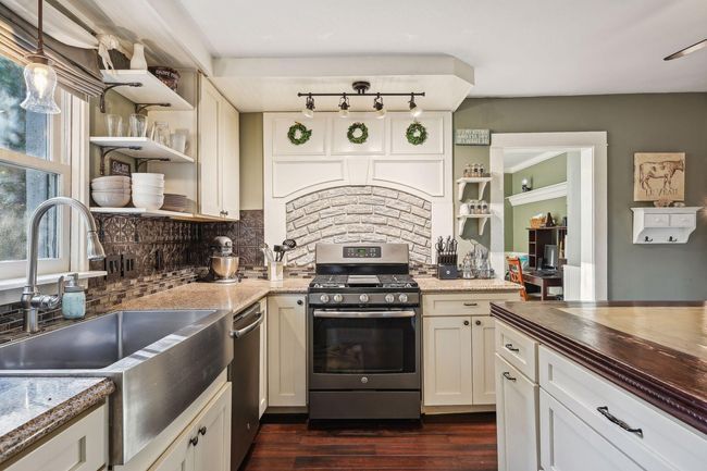 This kitchen offers tons of counter space for large gatherings. | Image 15