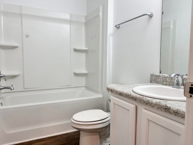 25 Downstairs Bathroom | Image 26