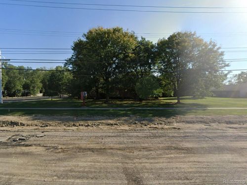 19310 E 14 Mile Rd, Roseville, MI, 48066-1030 | Card Image
