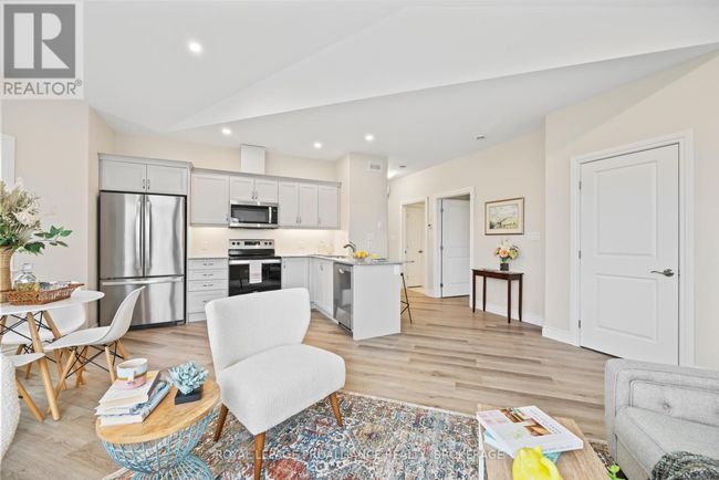 43 Carly Place, Townhouse with 2 bedrooms, 1 bathrooms and 1 parking in Loyalist (Amherstview) ON | Image 10