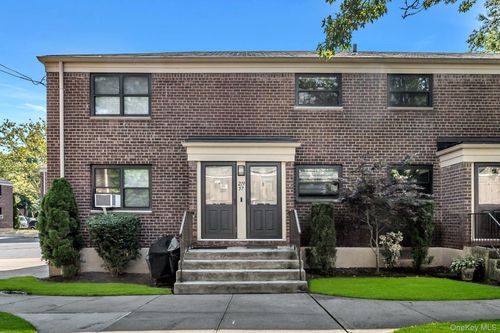 423a2-219-57 74th Ave, Oakland Gardens, NY, 11364-3031 | Card Image