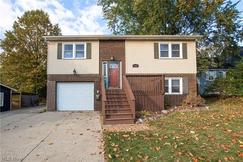 448 Fernwood Ave, Wadsworth, OH, 44281-2044 | Card Image