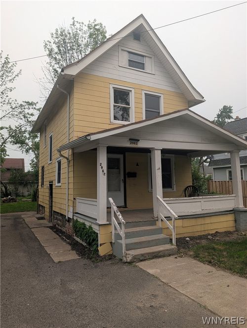 2962 Mckoon Ave, Niagara Falls, NY, 14305-1913 | Card Image