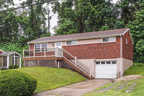 125 Holstein Dr, Oakdale, PA, 15071-9470 | Card Image